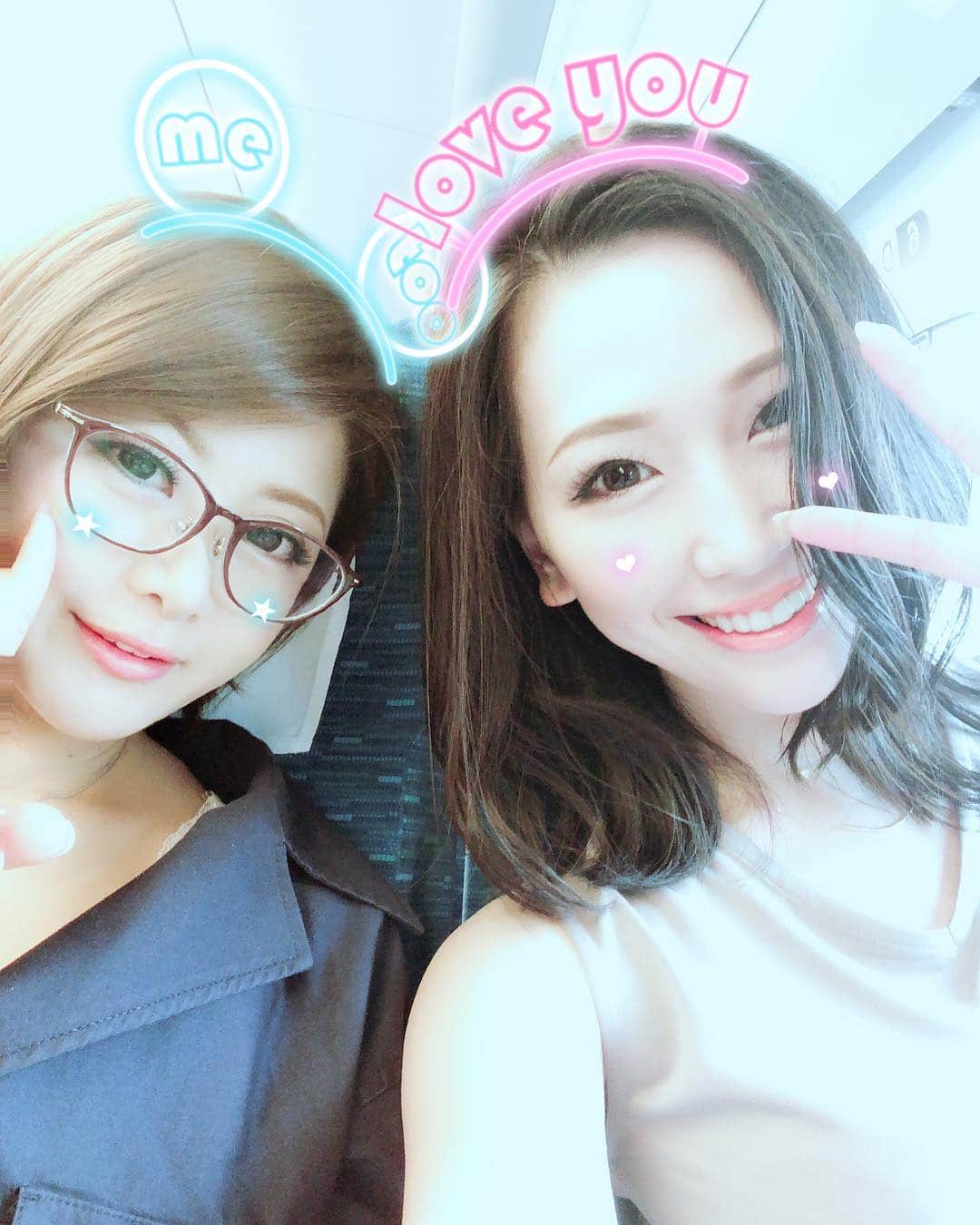 佐山愛のインスタグラム：「・ おしこ @oshikawa0613y とお出かけ❤️ ・ 何気にお泊りでどこか行くのは初✨ ・ るんるんら〜〜♪♪ ・ ・ #推川ゆうり #可愛い後輩ちゃん #お出かけ #旅行 #ワクワクが止まらない」