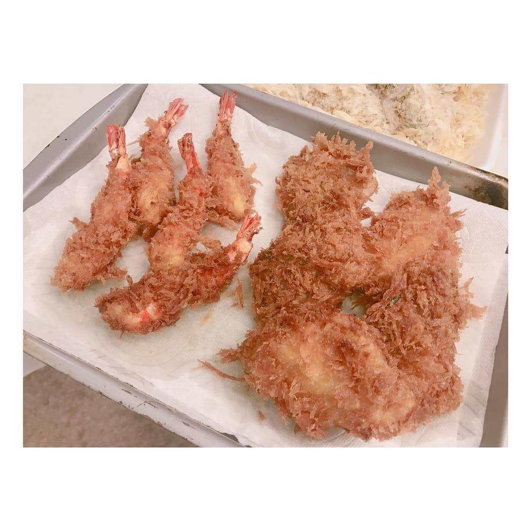 辻希美さんのインスタグラム写真 - (辻希美Instagram)「ふわふわパン粉で♡  #辻希美 #夕飯 #アジフライ #海老フライ #サクサク #ご馳走様でした」7月11日 21時17分 - tsujinozomi_official