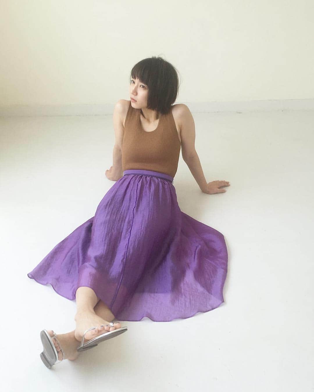 週刊少年マガジンのインスタグラム：「#マガジン 32号の巻頭グラビアに #吉岡里帆 さん登場！ 本誌未公開 #限定 #オフショット  今やテレビで見ない日はないほど。大人気の吉岡里帆さんが半年振りに登場！ 「この夏にやってみたいこと」や、主演ドラマ『健康で文化的な最低限の生活』について語ってくれました！」