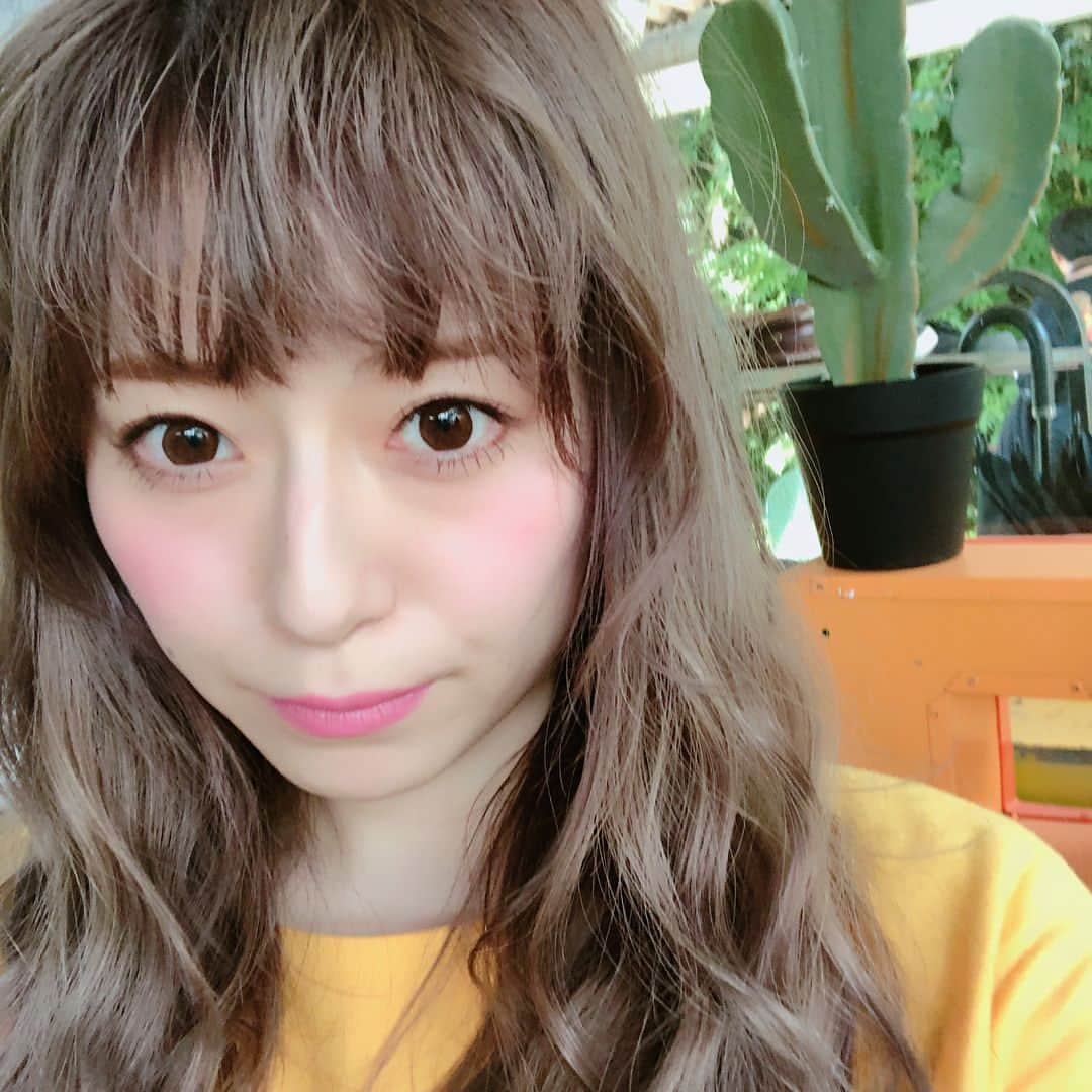 黒坂優香子さんのインスタグラム写真 - (黒坂優香子Instagram)「今日は「19 summer note.」 リリース日♡ ・ ・ タワーレコード渋谷店で20時から発売記念イベントします！！ ぜひ遊びにきてね♡ ・ ・ 昨日は大宮アルシェでイベント☺︎ 来てくれたみんなありがとう🌻♡ 久々にみんなとゆっくり話せて嬉しかったなぁ🙏 平日だったのに駆けつけてくれてありがとうね♡ ・ ・ #silentsiren  #19summernote  #サイサイ #サイレントサイレン」7月11日 15時41分 - yukakokurosaka0606