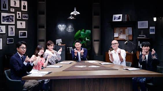JR のインスタグラム：「오늘밤 11시!! Mnet #러브캐처 가 첫 방송됩니다! 많은 사랑 부탁드립니다^^ 러브들도 저와 함께 #러브캐처 와 #머니캐처 를 추리해보아요🐢🐢」