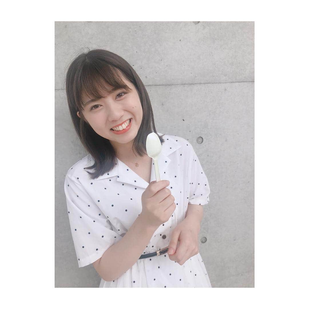 清水麻璃亜のインスタグラム：「* 写真撮られるの恥ずかしくて スプーンで謎の照れ隠し😂 #今日の美味しみず」
