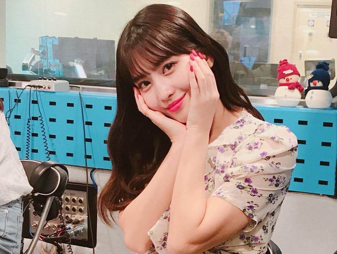 モモさんのインスタグラム写真 - (モモInstagram)「[Fantaken] #모모 - 180711 TWICE x SBS Power FM Choi Hwa Jung’s Power time | © SBS #트와이스 #모모 #平井もも #もも #TWICE」7月11日 16時45分 - momojype