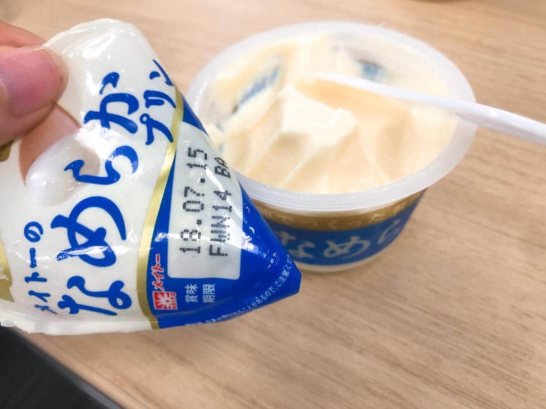 しごとなでしこのインスタグラム：「プリンって凍らせると美味しいんです！！！ モッチリ、ひんやり！夏にピッタリ意外なおいしさ💓 #凍らせる #アイス #プリン #夏 #口どけ #やみつき #おやつ #おやつタイム #手作り #デザート #おかしづくり #なめらかプリン #なめらか #クリーミー #おいしい #あいす #ぷりん #🍮#プリンアイス#スイーツ部 #スイーツ好きな人と繋がりたい #スイーツ #コンビニスイーツ #コンビニ #コンビニスイーツ部 #トレンド #ひんやり」