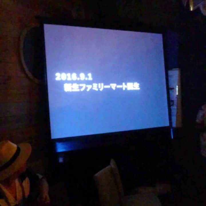 梅野源治のインスタグラム：「TEEさんが作った曲  #澤田さんのお誕生日会 #FamilyMart #TEE さん #ファミリーハート #途中からは生歌」