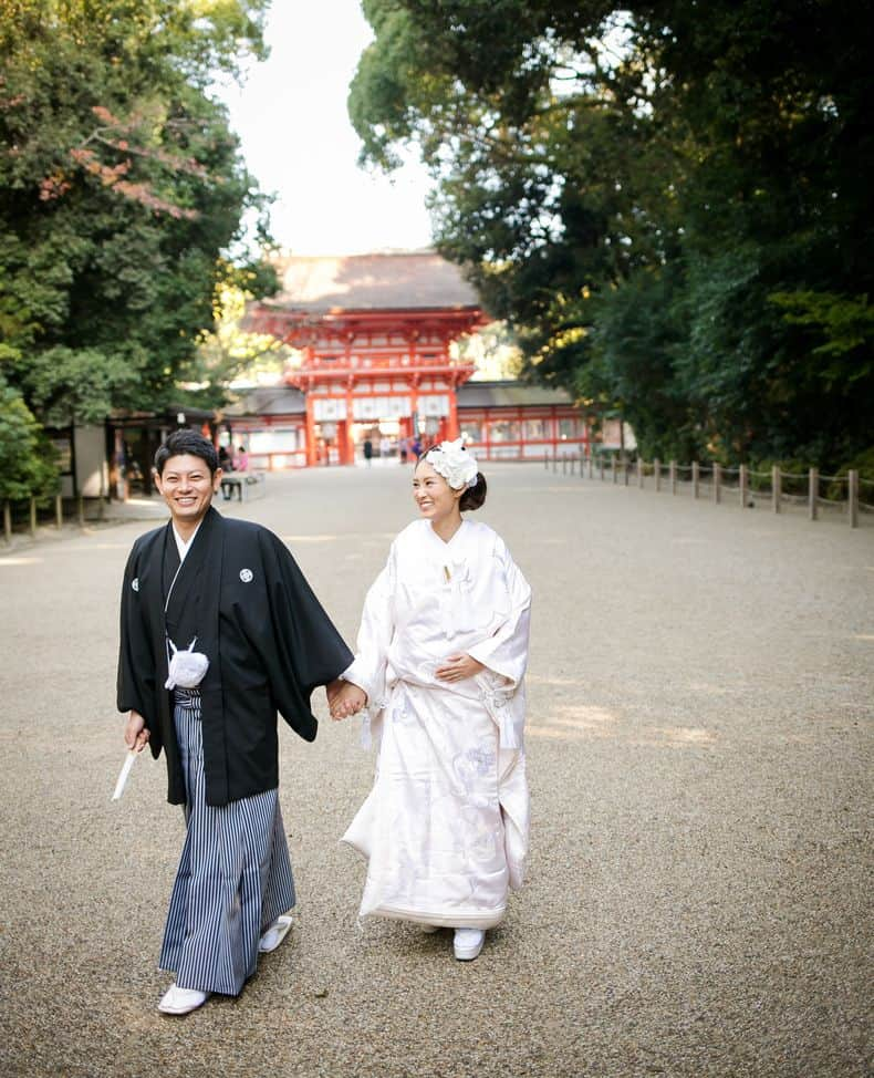 京都神社婚のインスタグラム：「京都神社婚をプロデュースするスタジオゼロがこの度１０周年を迎えます☆☆ 感謝の気持ちを込めてこの度９月〜１２月中にご成約いただいたお二人には 豪華アイテムをプレゼント！！詳細はサイトをご覧ください^^ #Kyoto#京都#Japan#和装#着物#白無垢#京都神社婚#和婚#神前式#神社挙式#結婚式#結婚#wedding#ウェディング#ブライダル#bridal#bride#結婚準備#結婚式準備#花嫁準備#プレ花嫁#花嫁#instawedding#幸せ#weddingphotographer#撮影#スタジオゼロ」