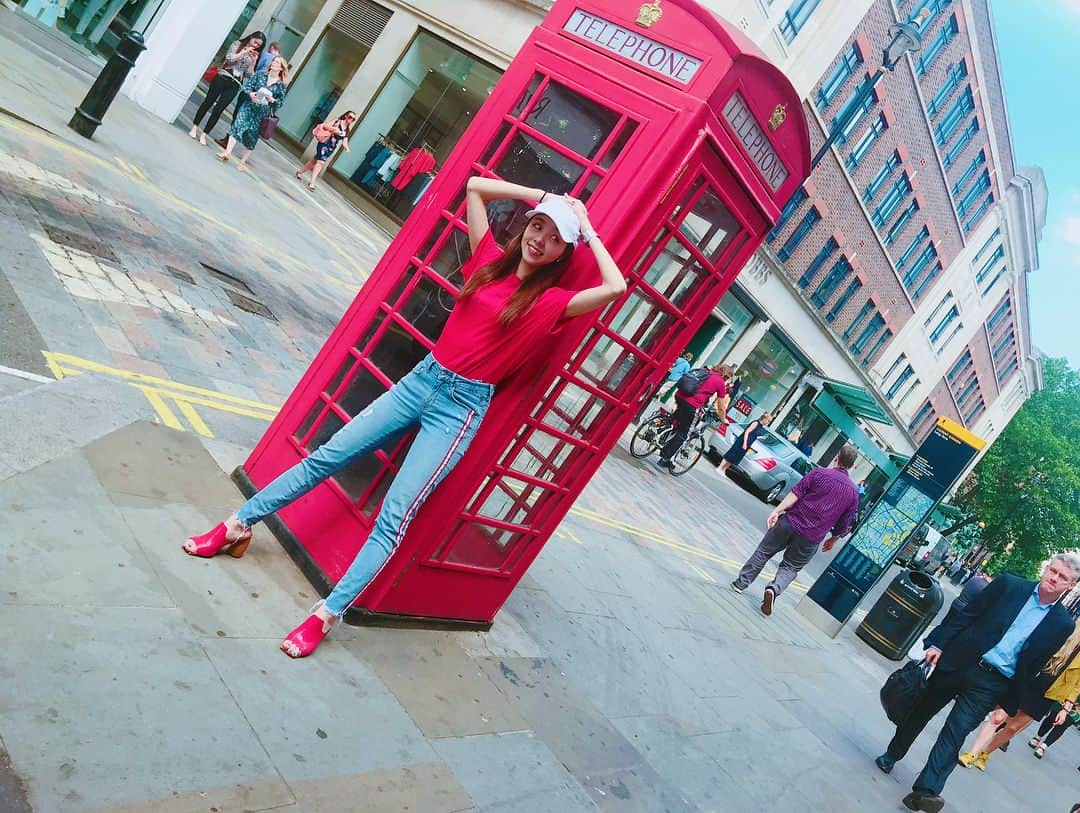 川村真洋さんのインスタグラム写真 - (川村真洋Instagram)「ロンドン🇬🇧✴︎ 真っ赤な電話box☎️ 街中沢山の色で楽しかった、友達にも会えたしhappy happy✨  #ロンドン #公衆電話 #真洋 #마히로 #MAHIRO」7月11日 18時35分 - mahiro_kawamura_official