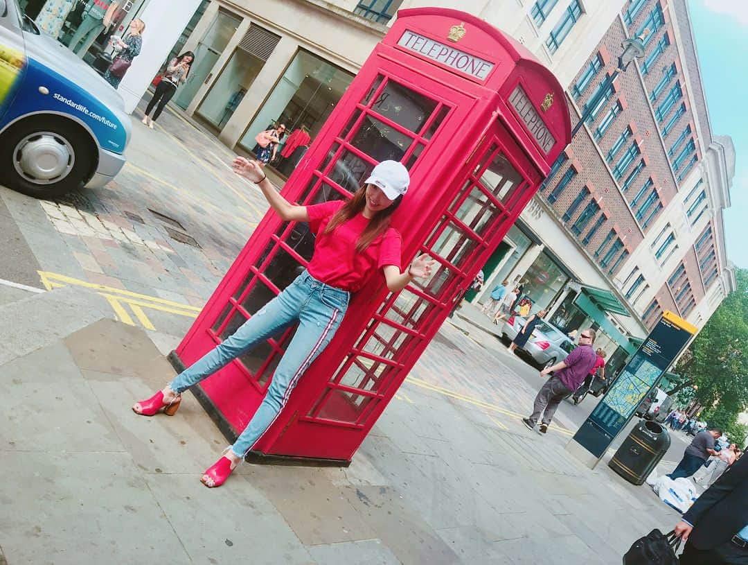 川村真洋さんのインスタグラム写真 - (川村真洋Instagram)「ロンドン🇬🇧✴︎ 真っ赤な電話box☎️ 街中沢山の色で楽しかった、友達にも会えたしhappy happy✨  #ロンドン #公衆電話 #真洋 #마히로 #MAHIRO」7月11日 18時35分 - mahiro_kawamura_official