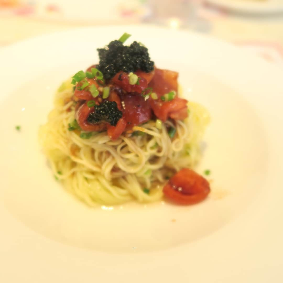 小川淳子さんのインスタグラム写真 - (小川淳子Instagram)「今日のLunchも美味しかったなぁ♡ たなちゃん♡お帰りの会(๑˃̵ᴗ˂̵)love パイで包まれた ビーフシチューも絶品です💞 全てが美味しい美味しい♡😍 私はアフタヌーンtea setを頂きました♡ アフタヌーンteaのチョコレートケーキが最高に美味しいよ💞 @ch.tearoom  ネットで簡単にご予約出来ますので 是非ご利用くださいね♡ #Chtearoomkobe #tea #lunch #kobe」7月11日 19時43分 - junkoogawa1225