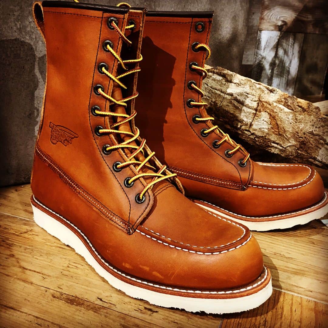 CRATE.JAPANのインスタグラム：「RED WING  Classic Work8"MOC-TOE Style No.877 . 『ワークブーツのロマン』と言いつつも、なんか後回しになっちゃう877… そろそろ買うか…15%OFFだし…( ｡･-･｡｀) . CRATE只今ブーツ全品15%OFF SALE開催中です！ 8月5日までです！！(・∀・) . #redwingshoes#レッドウィング#ブーツ#ワークブーツ#877#アイリッシュセッター#irishsetter#sale#正規取扱店#限定モデル#classicwork#ヴィンテージ#アメリカン#beckman#年中ブーツ#枚方crate#lifeisgood」