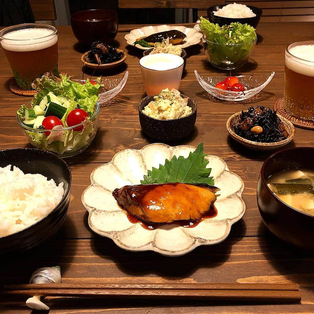 仲谷亜希子さんのインスタグラム写真 - (仲谷亜希子Instagram)「今日の晩御飯🍚 ブリ照り作った〜🐟 そいや今度映画のアテレコする事にw 悪役とかやってみたいなあ😁 #おうちごはん #ふたりごはん #夫婦ごはん #献立 #手作りごはん #夜ごはん #晩ごはん #おうちごはんLover #クッキンググラム #家庭料理 #料理写真 #夕飯 #丁寧な暮らし #豊かな食卓 #foodstyling #手料理 #暮らしを楽しむ #iegohan #cooking #cookingram #クックパッド #クックパッドレシピ #リンカ #小兵」7月11日 20時02分 - aki_chan818