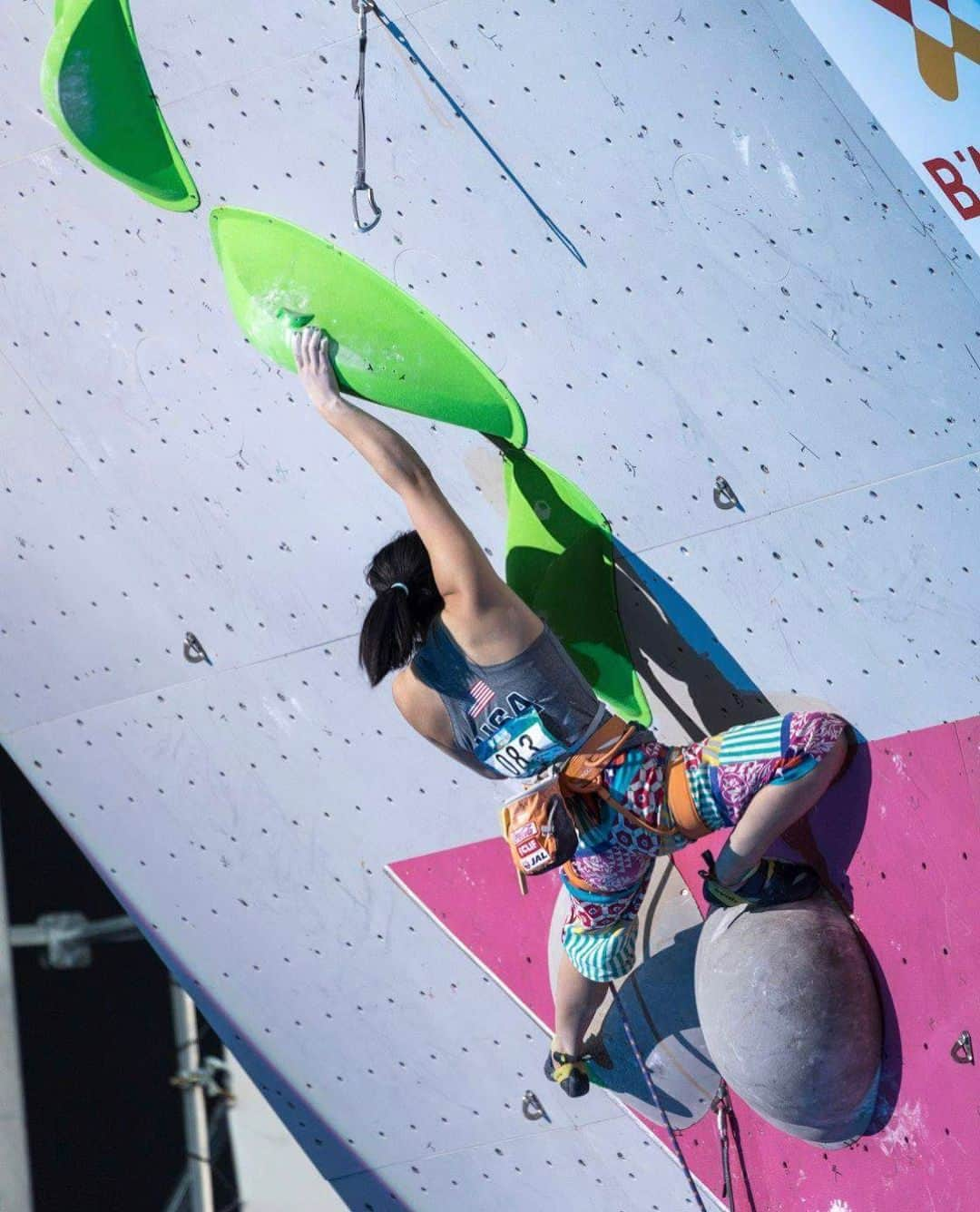 白石阿島さんのインスタグラム写真 - (白石阿島Instagram)「VILLARS!  It was a great pleasure competing here in front of a spectacular crowd. I made a big mistake mid climb in finals and didn’t see the jib on the flat hold pinch and felt out of my zone while on the wall😭😂😂 stuff happens . Watching these top class athletes motivates me to improve my climbing!. Shoutout to my teammates for being there for me 💞Looking forward to the Chamonix WC in a few days. Pic: @bjornpohl」7月11日 20時52分 - ashimashiraishi