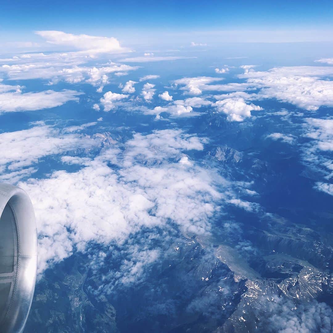 セラフィマ・サハノヴィッチのインスタグラム：「Настроение- улететь куда-либо🌍  #sky」