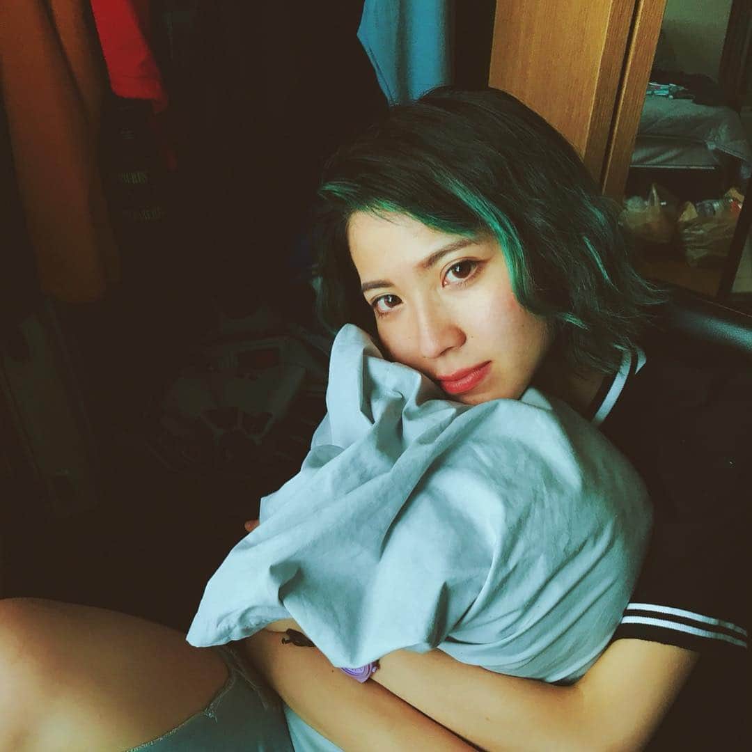 レイチのインスタグラム：「🤢」