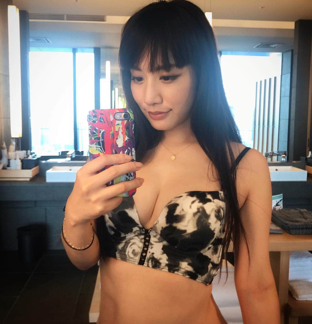 吉村遙さんのインスタグラム写真 - (吉村遙Instagram)「👙♡ 実は今月３日から入院中 外泊許可でアマン👻✨ #現実逃避シリーズ - #amantokyo#aman#newbikini #アマン東京#ナイトプール#プール遊び」7月12日 9時32分 - harupi1019