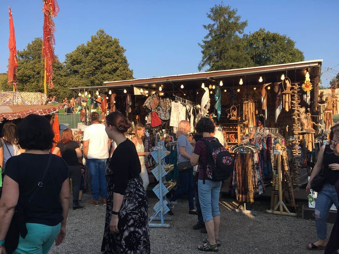 兼田カロリナさんのインスタグラム写真 - (兼田カロリナInstagram)「❤️ #fun #friends #exploring #münchen #summerfestival #tollwood」7月12日 17時39分 - carolinakaneda