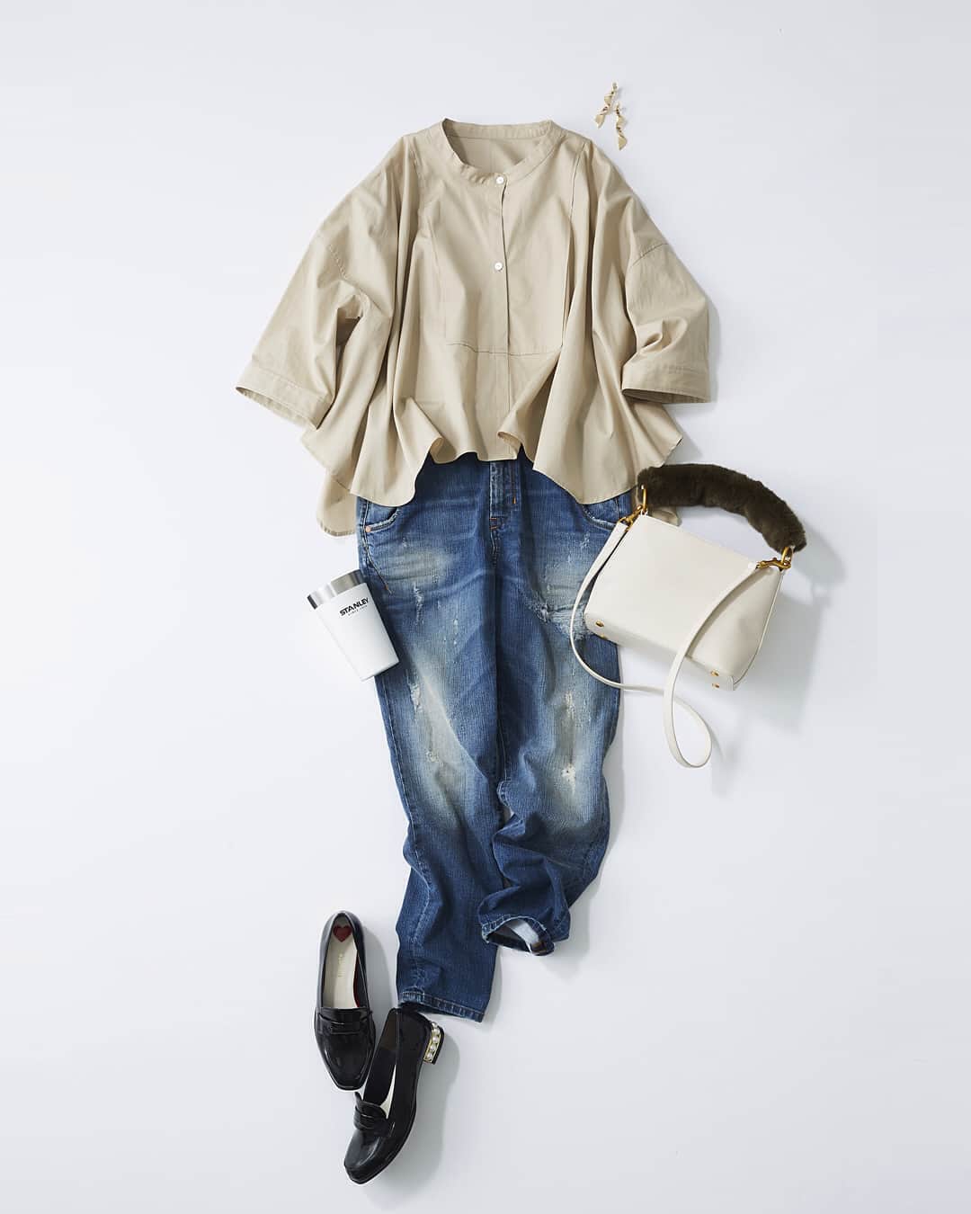 ルミネ公式のインスタグラム：「ダメージデニムはトラッドシューズで #パンツ ￥42,000+TAX #シャツ ￥14,000+TAX #イヤリング ￥2,980+TAX #バッグ ￥8,300+TAX #ローファー ￥8,800+TAX #カップ ￥2,500+TAX ・ [ #LUMINEMAGAZINE ] #lumine #ルミネ #ディーゼル #エミ #マウジー #ミラオーウェン #エンプント #プラザ #ootd #outfit #fashion #coordinate #コーディネート #ファッション #デイリーコーデ #コーデ #フォロー #田沼智美 http://magazine.lumine.ne.jp/?p=76918 ※商品の価格や取り扱い状況は撮影時点のもので、変更になることがあります。」