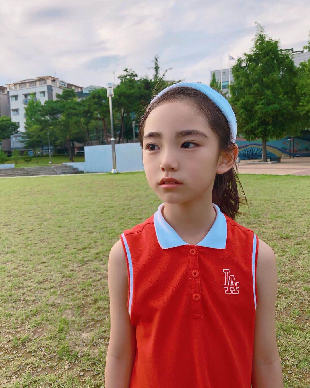 ウンチェのインスタグラム：「. 오늘은 #안비요일 ☔️🙅🏻‍♀️ - - - - - - #은채#이은채#eunchae #목요일#일상#daily#ootd #mlbkids#superfankids」