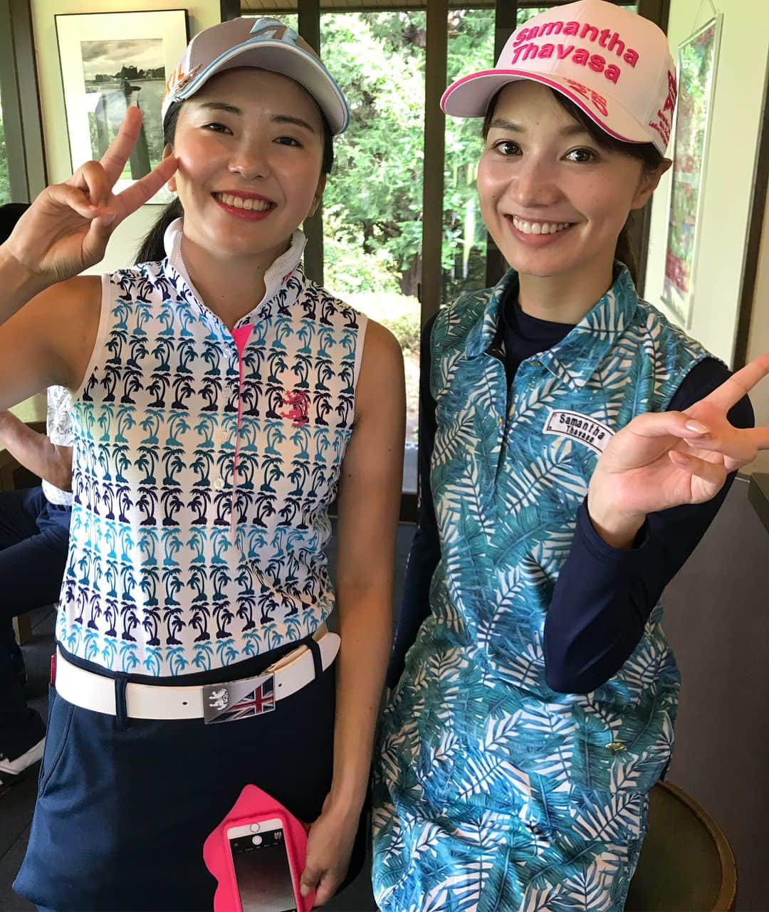 三枝こころさんのインスタグラム写真 - (三枝こころInstagram)「今日はサマンサタバサのプロアマだったよ⛳️ 3回目の出場になりますが、今年は松田鈴英プロ @reimatsuda24 とラウンドしました。 ルーキーの鈴英プロは本当に正確性抜群のショットでチームを引っ張ってくれて、なんと13アンダーで5位でした✨ 今年もアマチュア女子のドラコン取れたけど、ペラペラの185ヤード😂 だけどフェアウェイキープ出来たのが良かった(笑) 2枚目の写真はイベントで一緒だった堀琴音プロ❤️ 3枚目は師匠の原江里菜プロ @haraerina_official 。 前半あまりに絶不調過ぎて江里菜ちゃんにランチで相談してアドバイスもらったら、後半復活😍 ゴルフは難しいスポーツだ⛳️ #女子プロ #松田鈴英 #堀琴音 #原江里菜 #サマンサタバサ #プロアマ #トーナメント #ドラコン @samantha_golf」7月12日 19時26分 - kokoro_golf