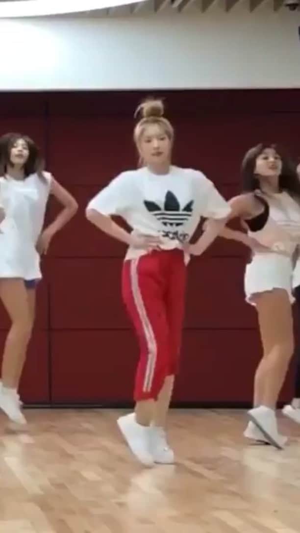 ダヒョンのインスタグラム：「#dahyun #ダヒョン #多賢 #다현 #트와이스 #twice」