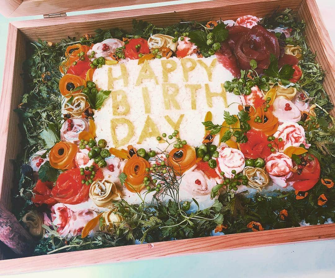 藤井夏恋さんのインスタグラム写真 - (藤井夏恋Instagram)「Beautiful birthday cake♡🍣🎂🤭」7月12日 20時40分 - fujiikaren_official