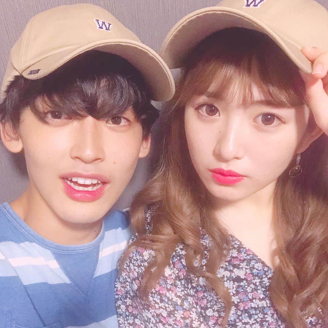 青木菜花のインスタグラム：「. . 昨日で19歳になりました。 はじめて好きな人と過ごして、まさかこんなに素敵なサプライズしてもらえると思っていなかったから本当にびっくりしたし嬉しすぎました😢  部屋に入ったら飾り付けしてあって動画見てって言われて動画見たら恋ステメンバーや友達からのメッセージ、ファンの子たちも集まって一緒に動画撮ってくれたみたいで凄くびっくりしたし何より嬉しくて嬉しく😭✨✨ こんなに素敵な動画一生の宝物です。 ありがとうございます😢  4、5枚目が動画の一部だよ🤭  準備とかも凄く大変だっただろうなって😢 こんな私のために何から何までありがとうプレゼントも大切に使うね😊💗 いつも優しすぎて沢山笑わせてくれて私のことばっかり気にしてくれて良いところが沢山、ありがとうでいっぱいです、こんなに素敵な人に出逢えて幸せすぎます。とにかく大好き。  素敵な誕生日にしてくれて本当にありがとう😭💗 . . #なのかじ #mybirthday #instalike #instagood #l4l」