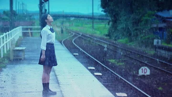 石井美音奈のインスタグラム：「専修大学さんのテレビCMに出演しています！ テレビCMの他にJR、東京メトロ、小田急線の電車内のビジョンでも流れます！ 専修大学の公式YouTubeにてフル尺が公開されているのでそちらも是非見てください！ アフレコも全てやらさせて頂いたので声にも大注目🙊🙊 youtu.be/AVdbPRJZn2M  #専修大学 #CM  #テレビCM #アフレコ  #jr  #東京メトロ #小田急線 #youtube」