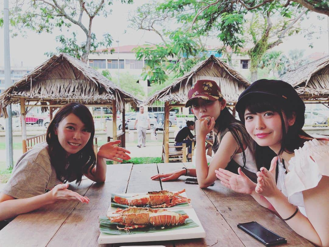 遠乃歌波さんのインスタグラム写真 - (遠乃歌波Instagram)「マレーシア(*´꒳`*) 暑くてご飯も美味しくて素敵な国だった〜(*´꒳`*) はわわ。。さいちゃんの写メを見たら涙が出そうになった。。 全然会ってない。寂しい(´･ω･`) こばさんとさいちゃんは今日まで九州キャンペーンだったのです！お疲れ様でしたあ！！✨ 一方、私は制作マンです(｀･ω･´) 18日、19日、20日にあるeggman 3daysの準備もしております(｀･ω･´) 素敵な三日間にするのです！！✨ #bandmaid #worlddomination #Malaysia」7月12日 21時42分 - kanami_bandmaid