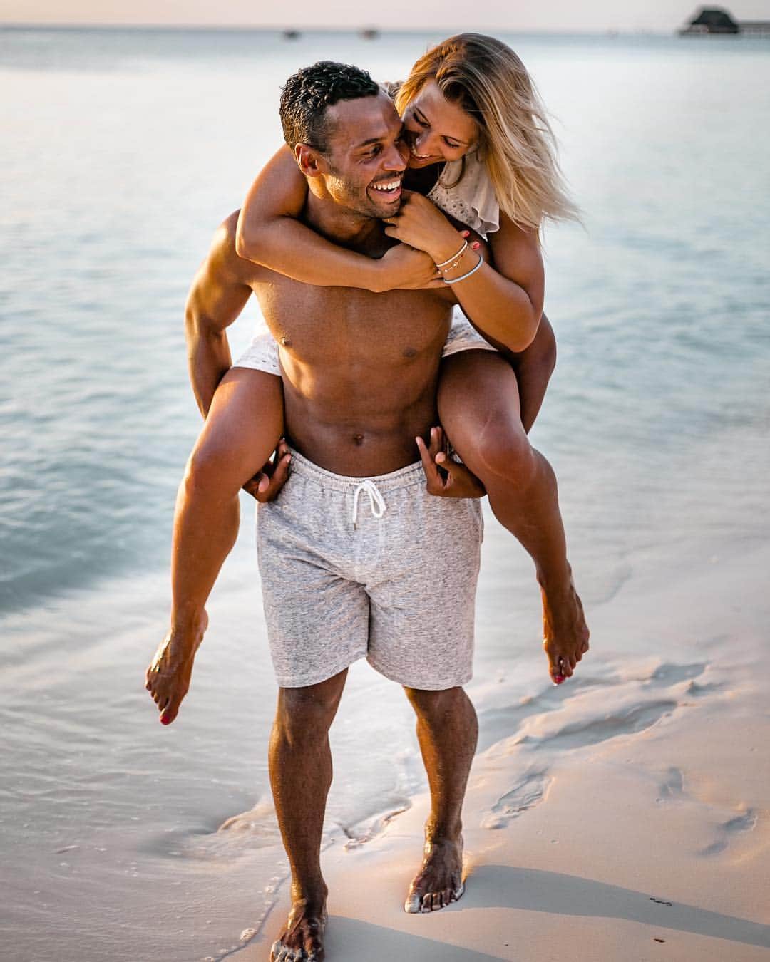 マーヴィン・マティプのインスタグラム：「#tbthursday #beautifultanzania #beautifulzanzibar #beachplease  #summervibes #funwithbae #backtowork  #thanks to 📸@sinakraemer_photography」