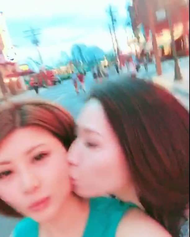 佐山愛のインスタグラム：「・ どこに行ってたでしょーかっ！！？ ・ #推川ゆうり #おデート #浮かれポンチ」