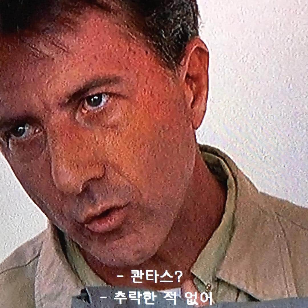 クウォンのインスタグラム：「독수리가 날개치며 올라감 같이」