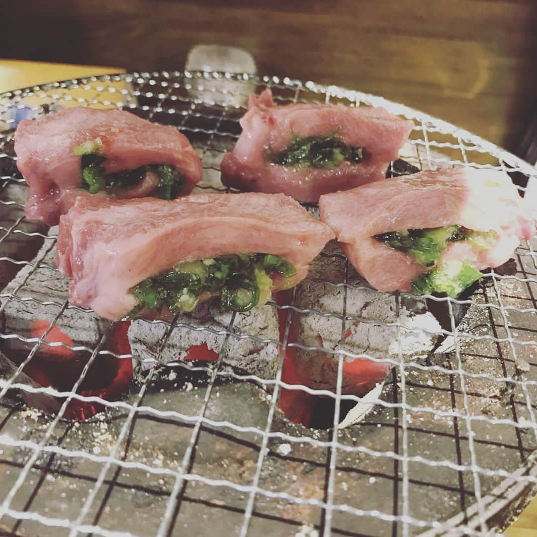 三ツ俣大樹のインスタグラム：「今日の晩飯、焼肉ニング(^^) 厚切りねぎ包みタン、最高  #大阪#心斎橋#長堀#最高#厚切りタン」