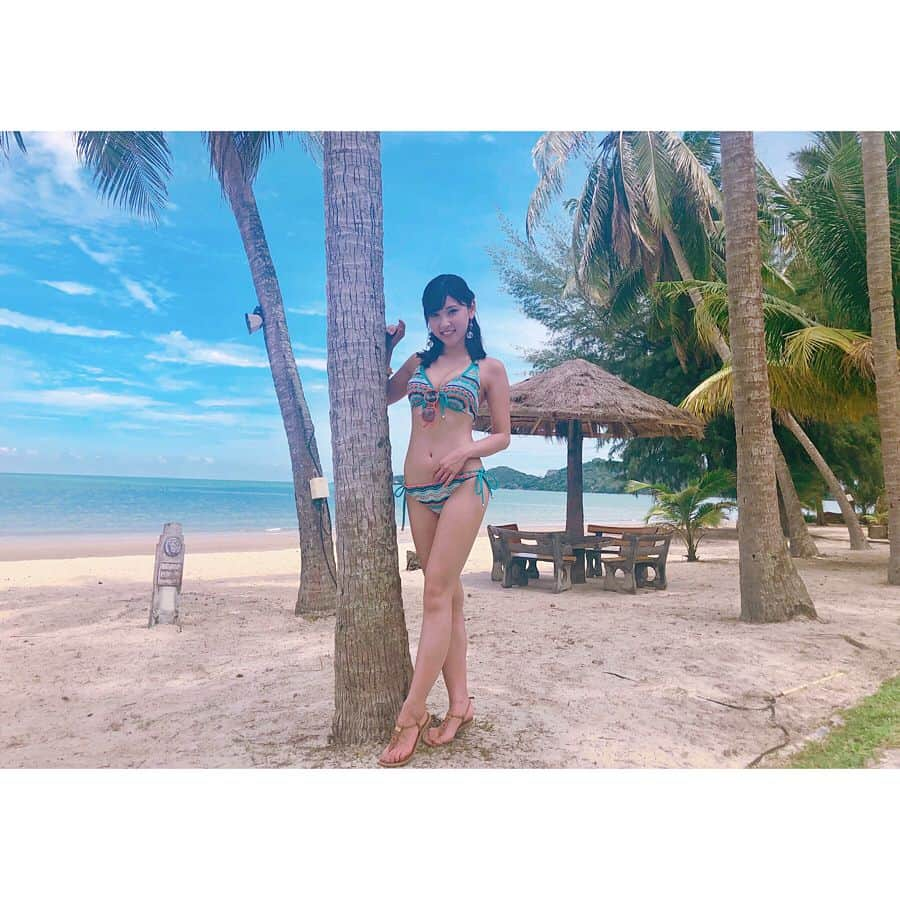 森脇亜紗紀さんのインスタグラム写真 - (森脇亜紗紀Instagram)「🌴🌺🇹🇭 可愛い衣装👙❤︎ ・ 偶然にもほんとにいつも衣装が ブルー率高くてびっくりだけど 可愛くて嬉しい（＾ω＾）🐬💓 実は私物の水着もブルー多め🙊 ・ ・ 早速たくさんの方が気付いて CM見て下さったみたいで 沢山コメントありがとう😊💋 ・ とにかく空と海が とっても綺麗でした〜☺︎ #tailand#CM#山本漢方製薬#大麦若葉 #撮影#オフショット #日差し強くて目開いてない 笑」7月12日 23時09分 - asaki516