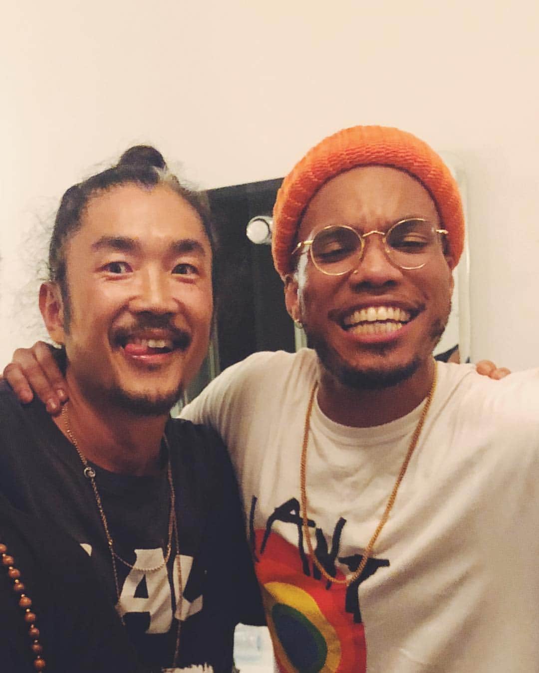 starRoさんのインスタグラム写真 - (starRoInstagram)「Was such a fun time touring Europe with my west coast friends @anderson._paak and The Free Nationals. Thank you for having me! 🙏🙏🙏」7月12日 23時19分 - starro