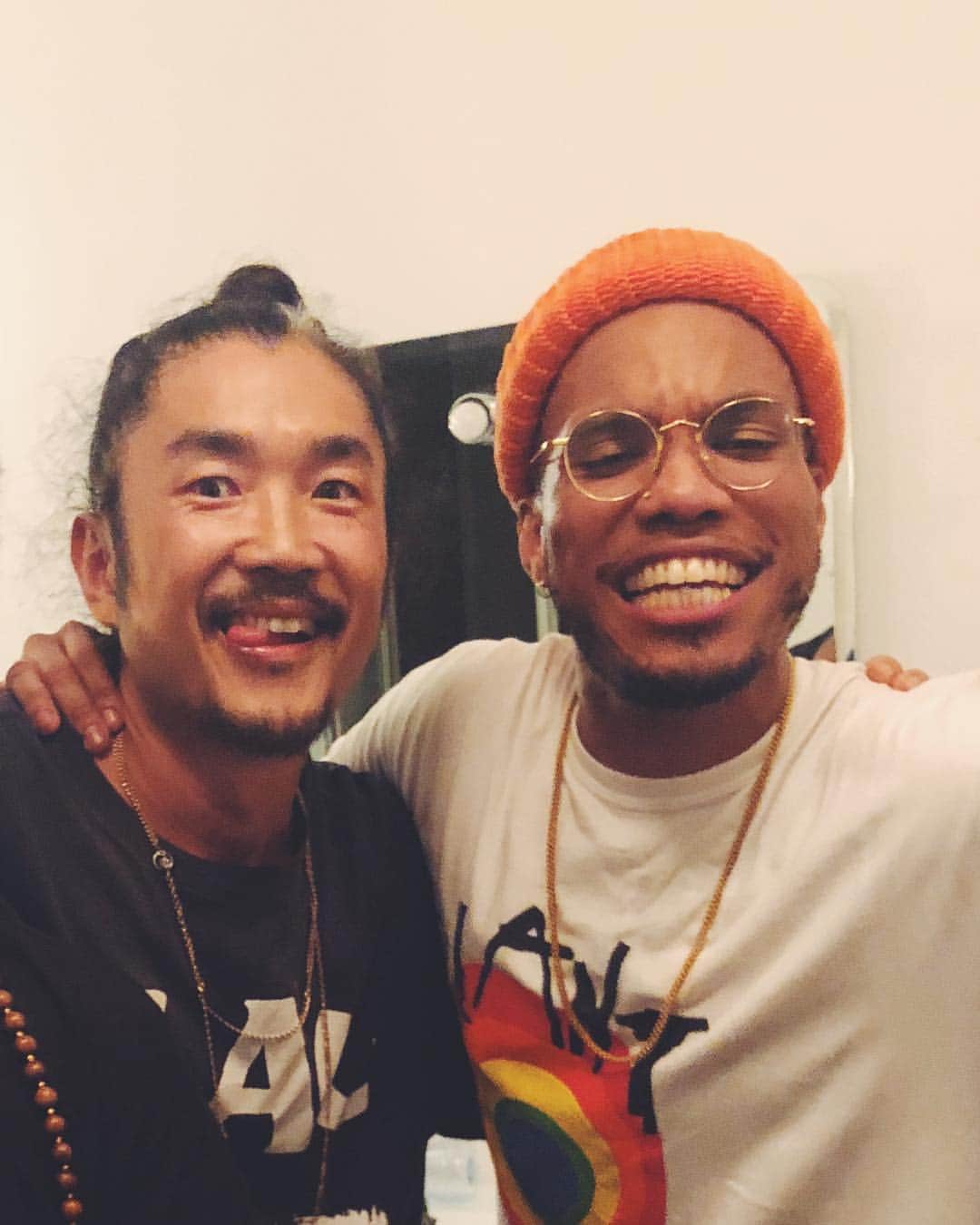 starRoのインスタグラム：「Was such a fun time touring Europe with my west coast friends @anderson._paak and The Free Nationals. Thank you for having me! 🙏🙏🙏」