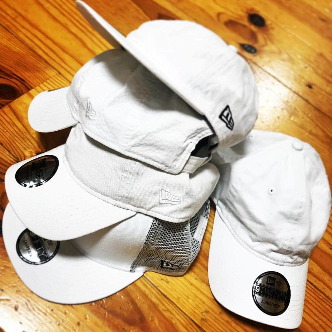 宇野薫のインスタグラム：「UNO ERA  夏はやっぱり白帽子 素材違い、型違いで被りたくなります。  #newera #newerajapan #newera9twenty #newera9fifty  #neweraadjustable #caoluno  #ニューエラ #ニューエラキャップ #宇野薫」