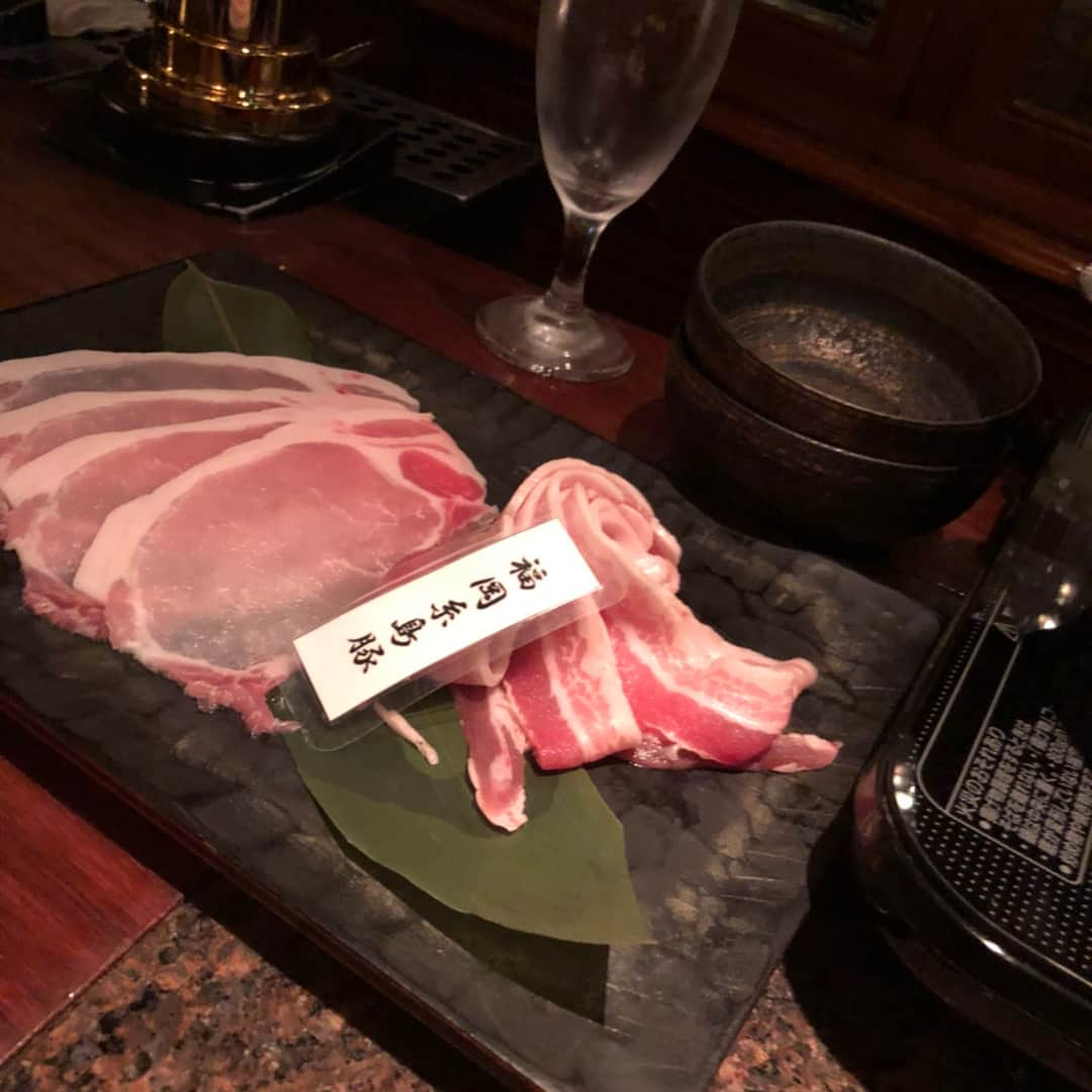 凰稀かなめさんのインスタグラム写真 - (凰稀かなめInstagram)「博多座に戻って今日は休演日(o^^o) 博多の街をブラブラと〜〜 バックに一目惚れ〜〜した後は 邪魔になって来た髪の毛を少しカット^_^ そして、大好きな不思議の国のアリス  #ほんとうはベリーショートにしたかった… #事務所ストップ #beginning 終わったら #伸ばしてみよーか(￣∀￣) #大好きな #グローブトロッター #スカイブルーが仲間入り #このツアー は久々トロッターが大活躍 #不思議の国のアリス #頭に注目(笑)  いつものメンテナンスのお姉さんに教えていただいたトロロ鍋 お店のお兄さんがムービーで撮ってください！と言うので… トロロを入れれたら凄いことになると思いきや〜〜 #普通… #終わり？って聞いてしまった…(笑) #楽しい休日でした #坐離宮  さて、明日からも始まります！ 大変な思いをして 毎日足を運んでくださる皆様、博多まで来て下さってる方々皆様にに感謝  マリー」7月13日 0時00分 - kanameouki_official