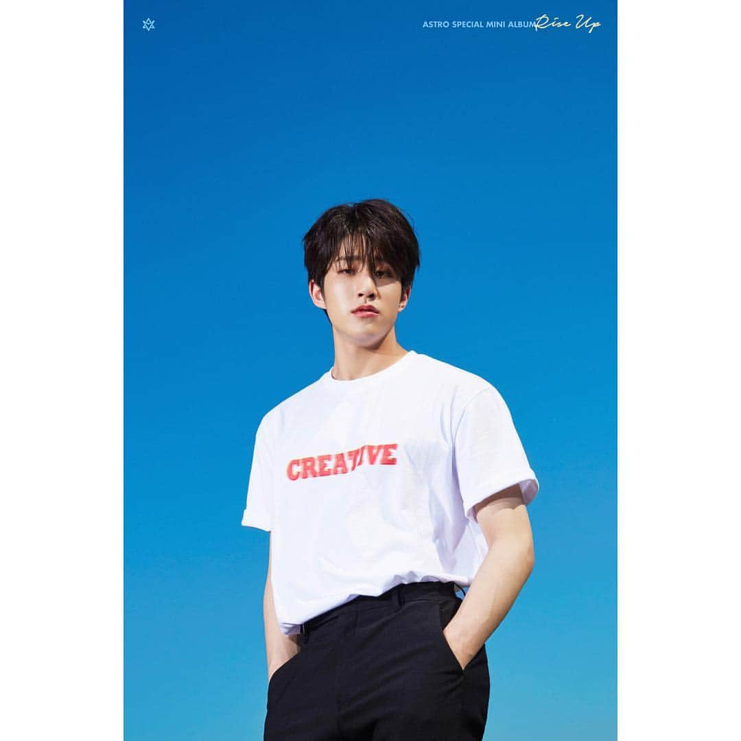 ASTROさんのインスタグラム写真 - (ASTROInstagram)「ASTRO Special Mini Album <Rise Up> #BLUE_SKY 2018.07.24 18:00  #ASTRO #아스트로 #Rise_Up」7月13日 0時00分 - officialastro