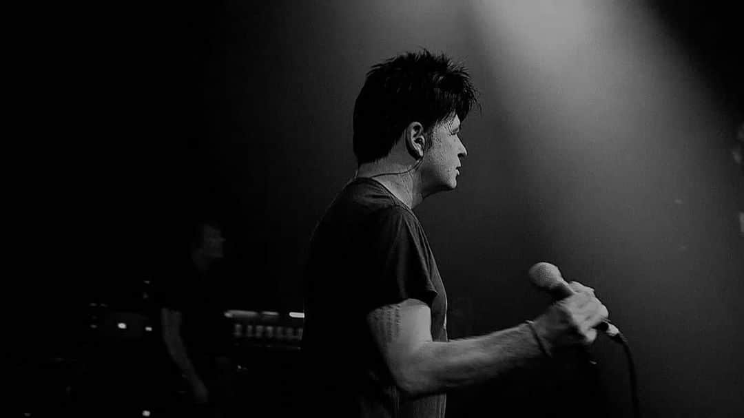 ナイン・インチ・ネイルズのインスタグラム：「‘Metal' performed with @garynuman at the start of this run. @nos_alive and @madcoolfestival this weekend.  Watch - link in bio. #NINONTOUR」