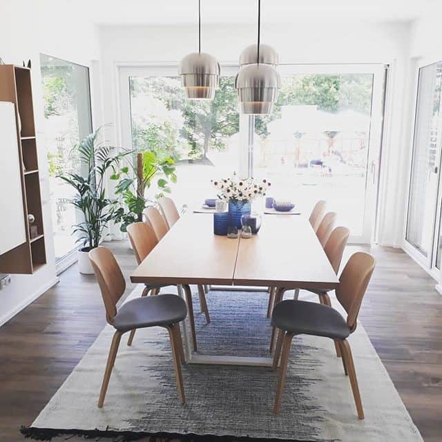 BoConceptさんのインスタグラム写真 - (BoConceptInstagram)「A dreamy dining room in the home of @projekt_traumhaus2018  We love the combination of the Vancouver table, Aarhus chair, Usaki rug and Pinecone lamps.  #BoConcept #dreamhouse #dining #wood #interiorproject #style #home」7月13日 0時56分 - boconcept_official