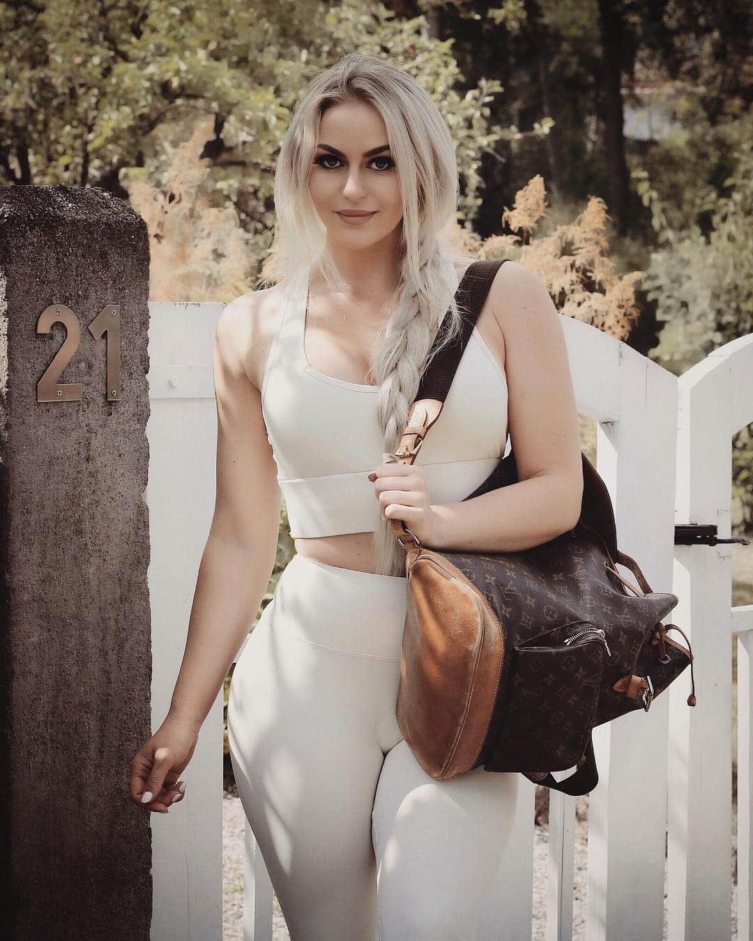 Anna Nyströmのインスタグラム：「✈️ Flying to Germany today for the World Fitness Day. Looking forward to meet you there this Friday & Saturday 😍 I will be there with the @beyondlimitscom team! 💪🏻💗 #beyondlimits」