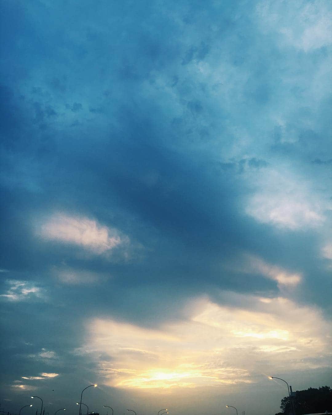 花盛友里のインスタグラム：「この前の夕焼け。」