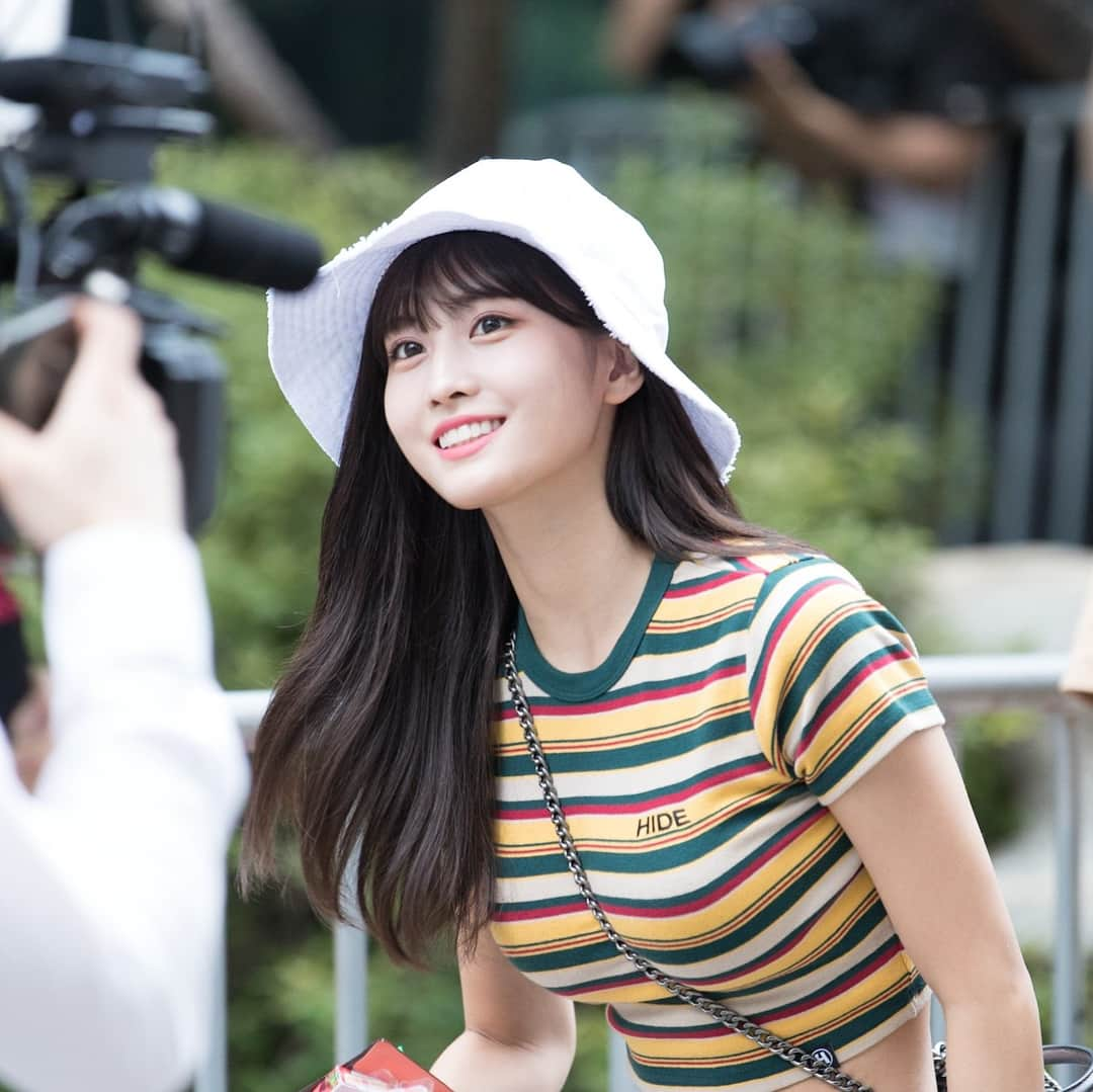 モモさんのインスタグラム写真 - (モモInstagram)「[Fantaken] #모모 - 180713 On the way to Music Bank | © ring ring ring #트와이스 #모모 #平井もも #もも #TWICE」7月13日 7時49分 - momojype