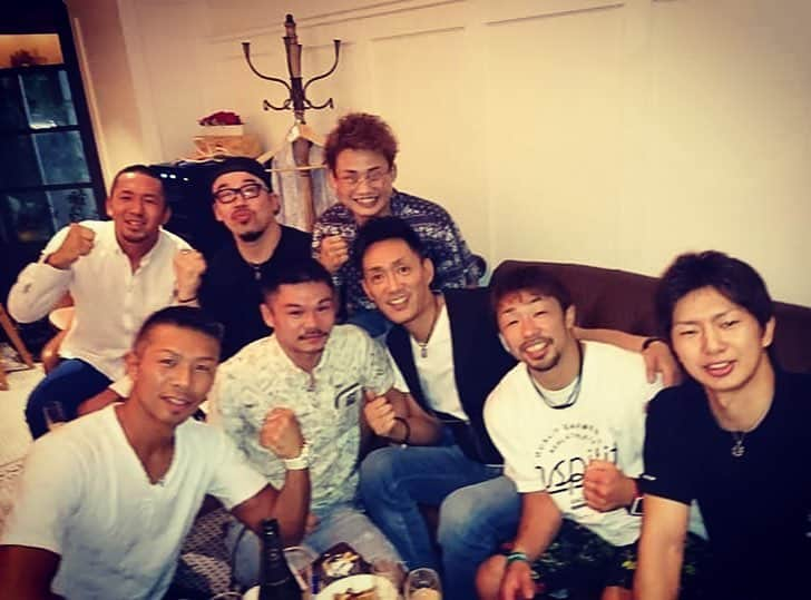 上原誠さんのインスタグラム写真 - (上原誠Instagram)「先日はテレ・マーカー 齊藤社長の誕生日パーティーをしました！  チャンプ達が集まり楽しいバースデーでした^_^  齊藤社長 お誕生日 おめでとうございます🎉  #株式会社テレマーカー #telemarker_ink」7月13日 21時03分 - m.uehara