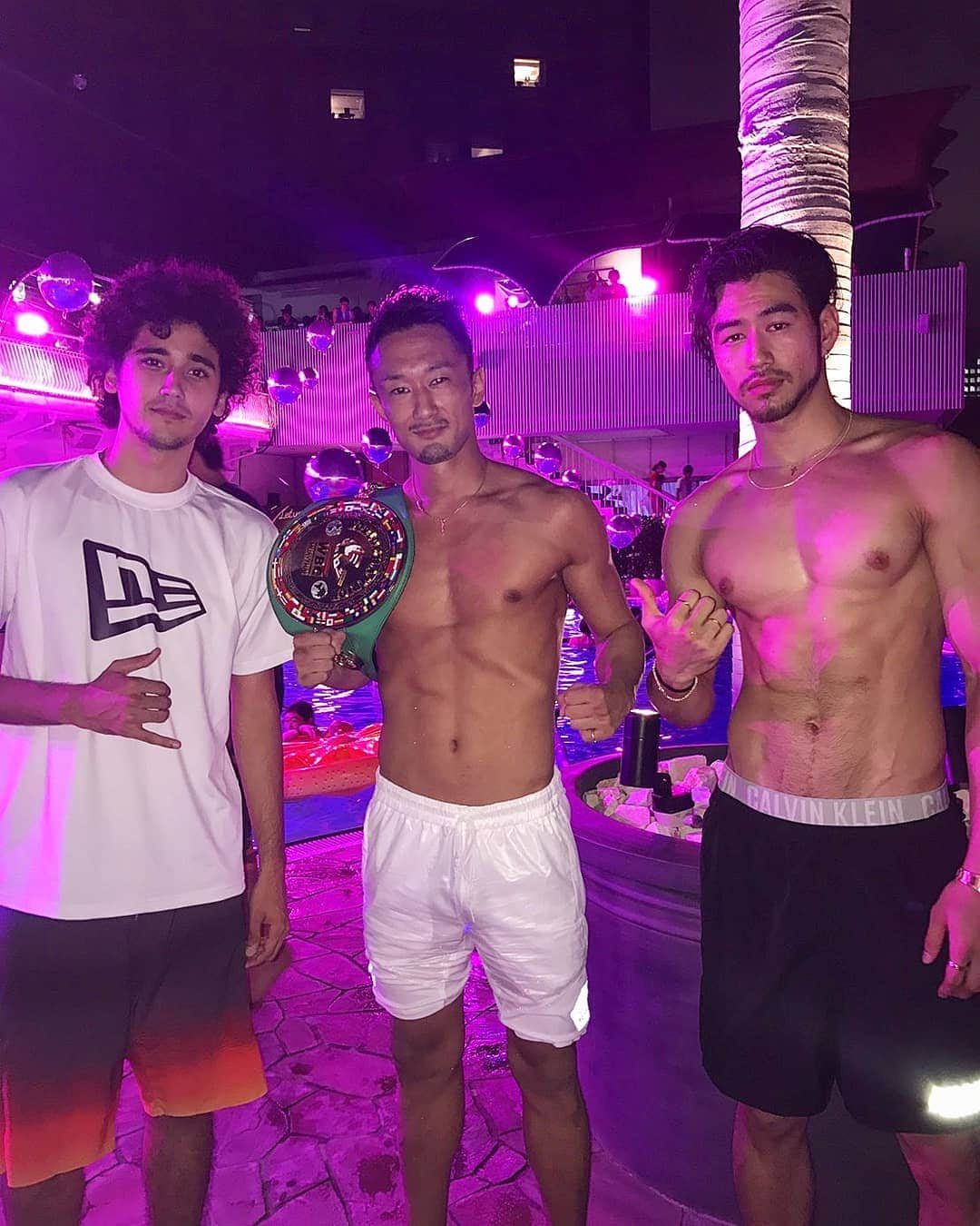 梅野源治のインスタグラム：「昨夜は、HOTEL NEW OTANI GARDEN POOL 2018 POOL PARTY OPENING RECEPTIONに参加。  @barkinstyleinc のモデルたちもいて楽しかったな♪@yuya__shibusawa @r_y_o_t_a_r_o  パンツ: @everlast_collection  #hotelnewotanitokyo #poolparty #hecate #ホテルニューオータニ東京 #プール #気持ちよかった」