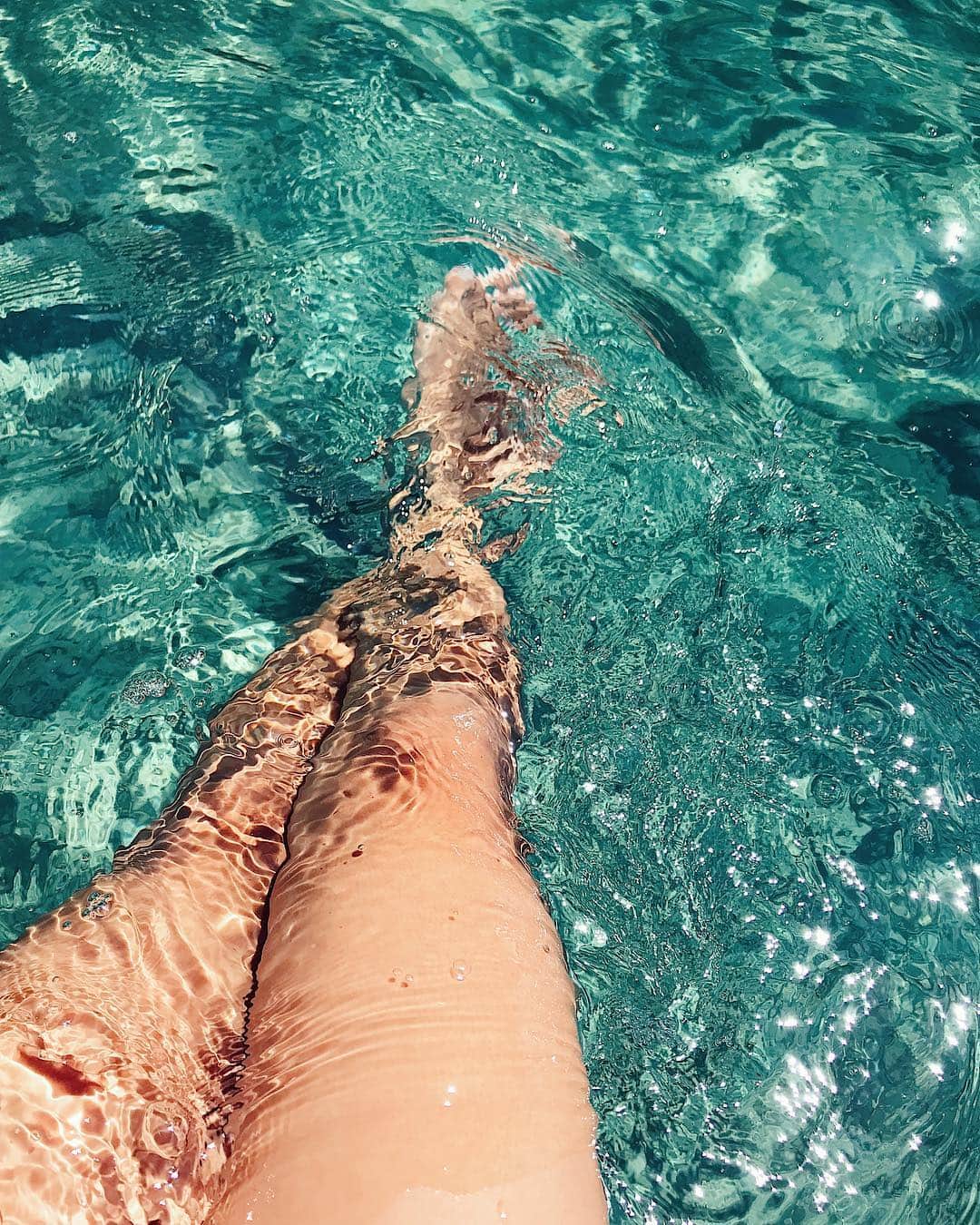 のインスタグラム：「“どこの海が一番綺麗だった？”ってよく聞かれるんだけど、場所や季節、天気によって何もかも違うから、綺麗でまとめるの難しい💎💎💎 ちなみにこれは #philippines #palawan #elnido #フィリピンエルニド」