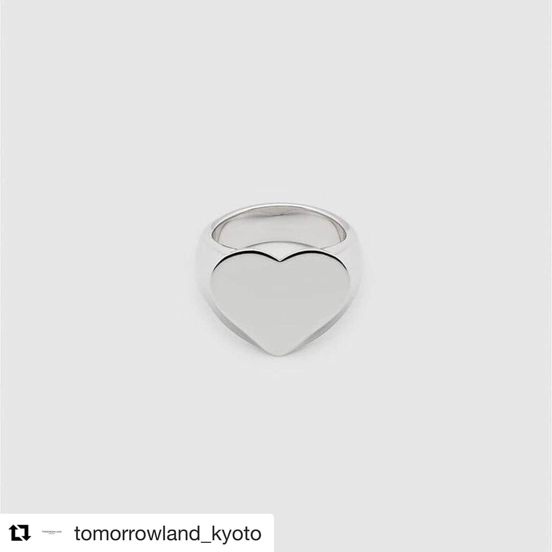 TOMORROWLAND_Womensさんのインスタグラム写真 - (TOMORROWLAND_WomensInstagram)「〈TOM WOOD〉 The Heart Ringが明日より販売開始。 . ［お取扱い店舗］ トゥモローランド 京都BAL店 . #Repost @tomorrowland_kyoto 【TOMORROWLAND 京都BAL店】〈NEW ARRIVAL〉”TOM WOOD” The Heart Ring - 〈発売日〉  7月14日（土） - 38-11-84-11061/¥42,000(45,360) @tomwood_project - #tomwood #heartring #exculisive  #silverring #tomorrowland #edition_jp #tomorrowland_jp #tomorrowland_womens #tomorrowland_kyoto #tomorrowland_kyotobal #kyoto #kyotobal - TOMORROWLAND 京都BAL店 TEL 075-255-2051」7月13日 16時45分 - tomorrowland_womens