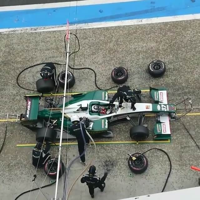ジェームズ・ロシターのインスタグラム：「Spot the Ninja☝🏼Cool view of my pitstop from last weekend. Thanks to who ever took the 🎥 🙌🏼 #TOM’S  #superformula #37」
