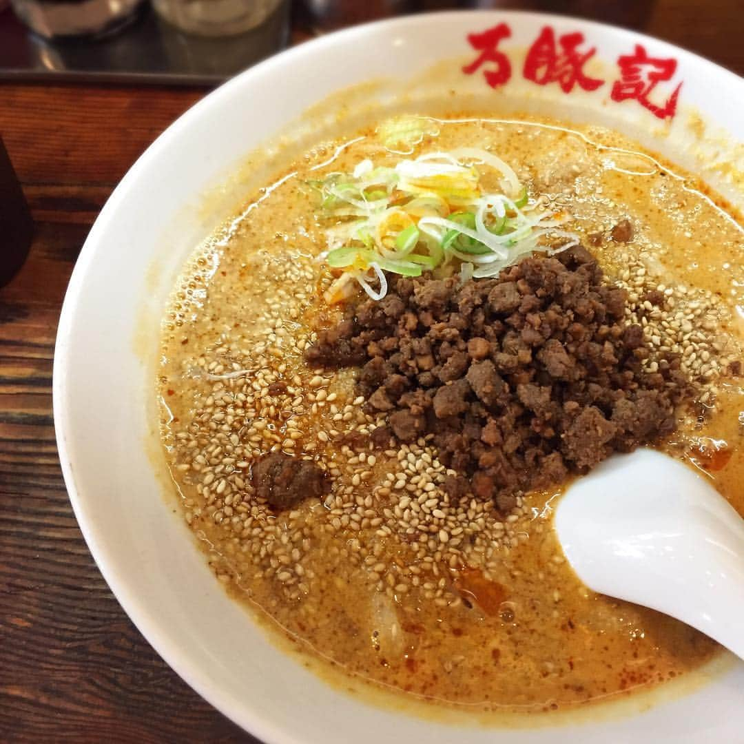 佐伯かのんのインスタグラム：「昨日はこれでした💓 万豚記🐷の坦々麺  #担々麺 #ラーメン #万豚記 #ランチ #ワンツーチー」