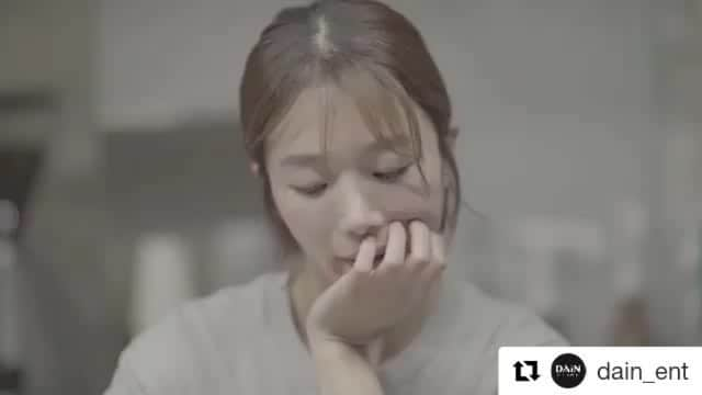 ヨン・ジェヒョンのインスタグラム：「#Repost @dain_ent (@get_repost) ・・・ ⠀ 달달한 노래🎵 심쿵하는 분위기 숨막히는 비주얼✨ ⠀ 3박자를 다 갖춘  설렘💕 종합선물🎁 세트가 왔어요~~ ⠀ 드디어 공개된 유니크노트의 신곡 너라는 비가 내려와 M/V 티저!!! ⠀ 심쿵하게💘 만드는 연제형 배우의 숨막히는 비주얼이 담긴  풀 버전 영상은 #17일에 공개되니 많은 기대해주세요~❤️ ⠀  #유니크노트 #너라는비가내려와 #배우 #연제형  #뮤직비디오 #티저 #공개 #17일 #풀버전」